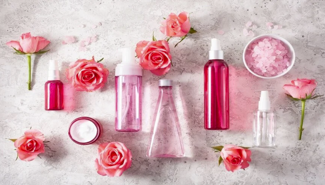 Học ngay cách làm nước hoa hồng từ nguyên liệu thiên nhiên
