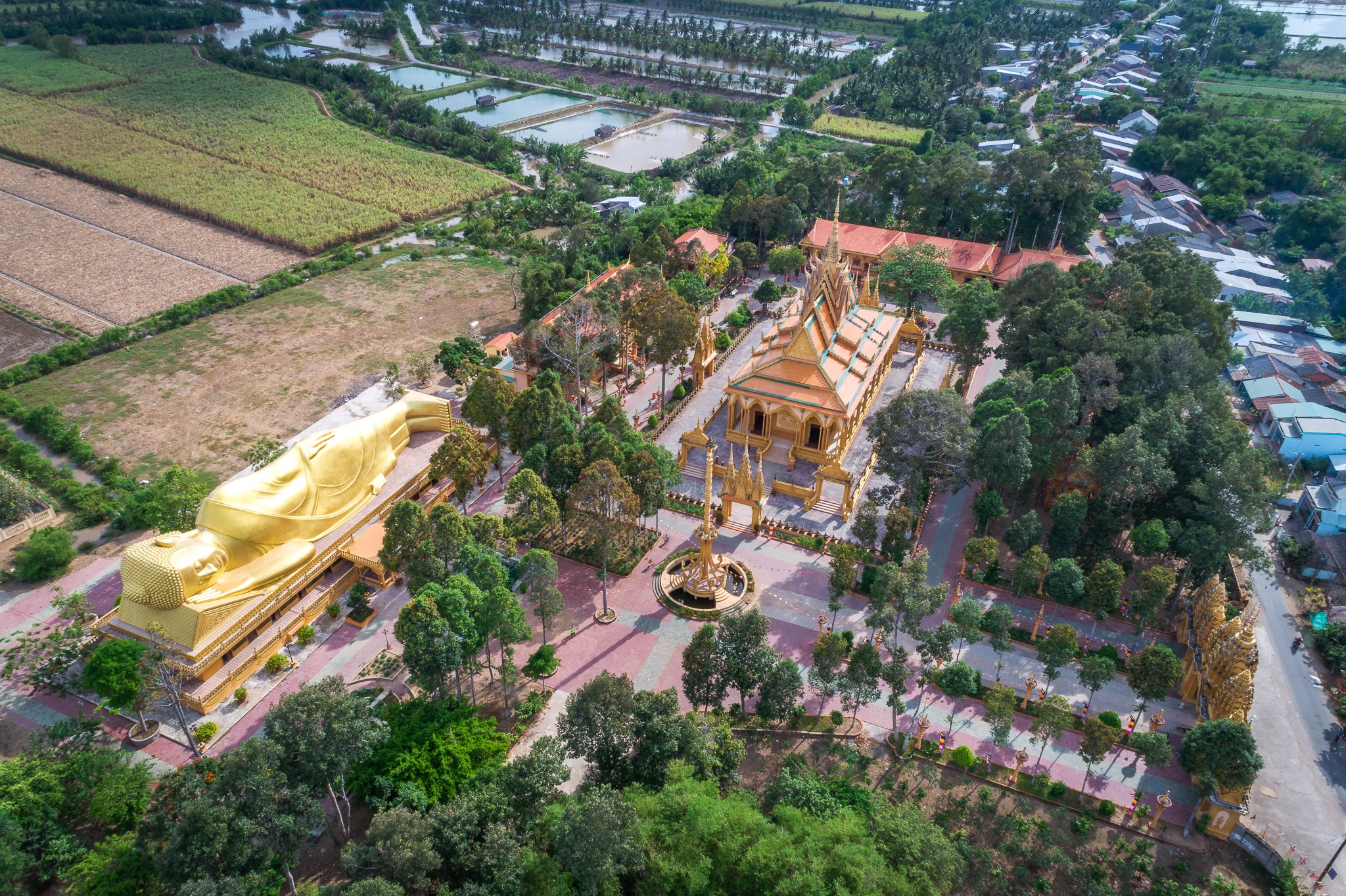 Đến Trà Vinh, tham quan chùa Vàm Ray của người Khmer