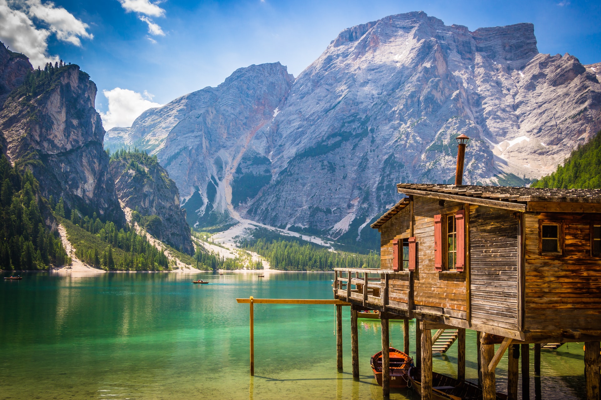 Núi Dolomites, Ý có những dãy núi cao cùng hồ nước trong tuyệt đẹp