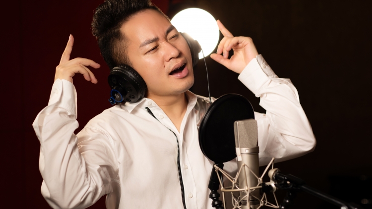 Nam ca sĩ Tùng Dương