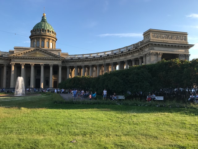 Sankt-Peterburg là một trong những thành phố đẹp nhất thế giới, chủ yếu nhờ kiến trúc độc đáo