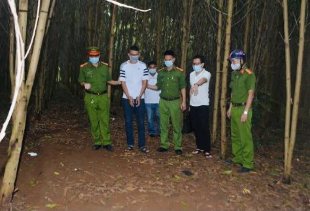 60 đồng chí công an Nghệ An vây bắt 9 con bạc trong rừng keo